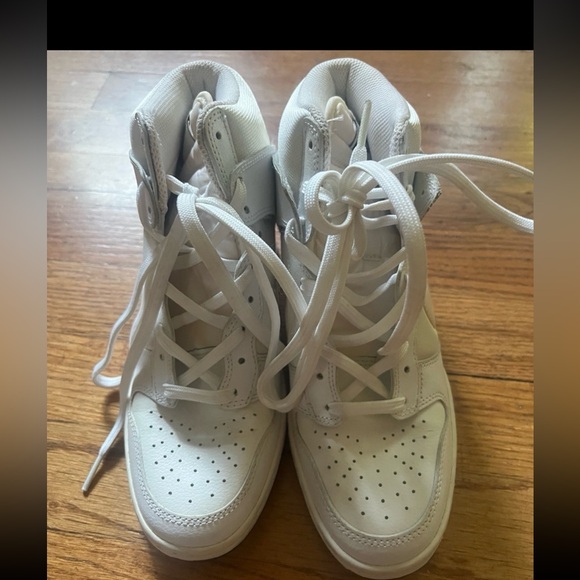 Nike high dunk White High-Top Sneakers Classic Design size 6 - Picture 2 of 10